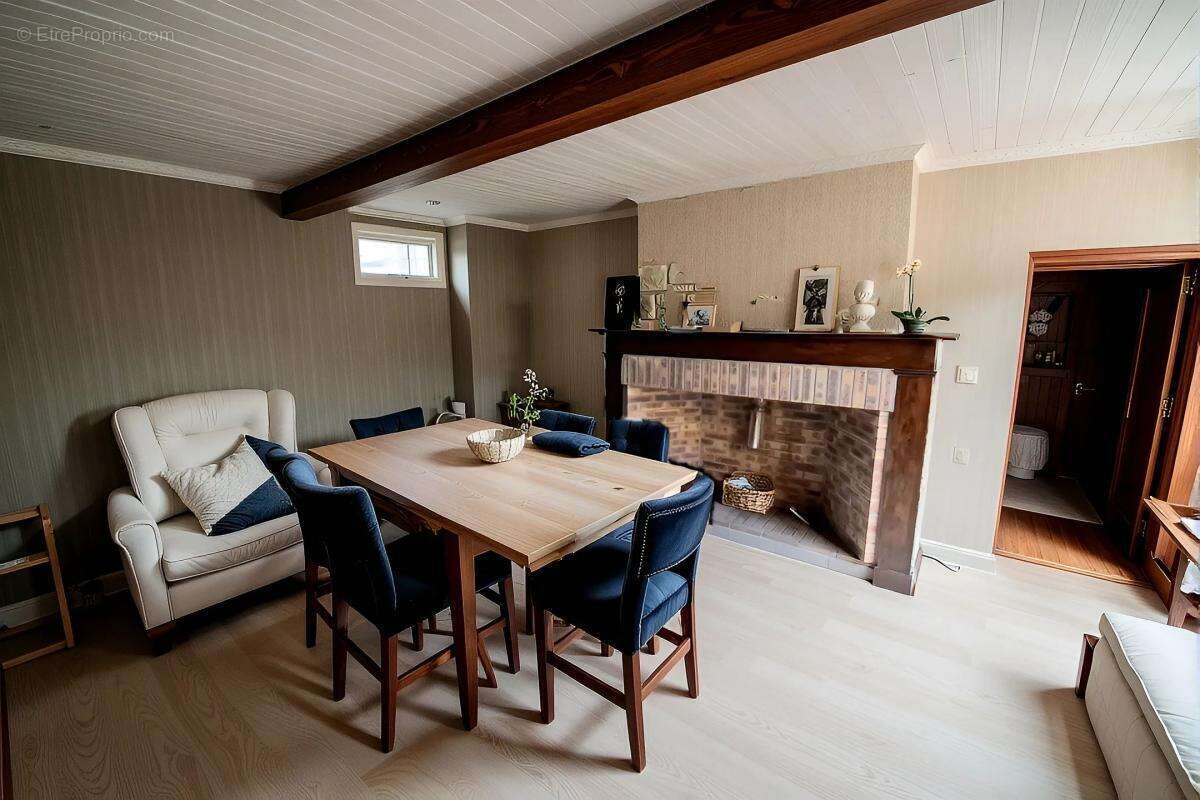 Maison à MONTIGNY-LENGRAIN