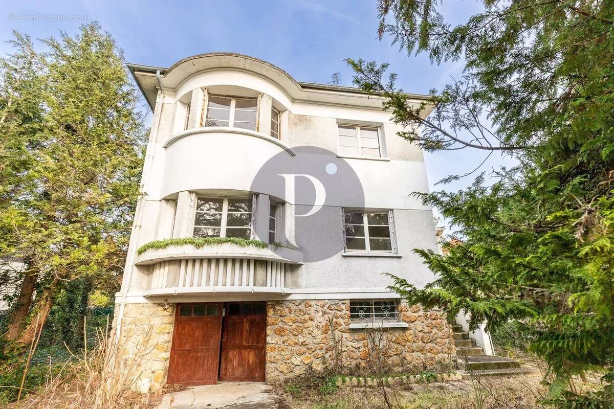 Maison à VERRIERES-LE-BUISSON