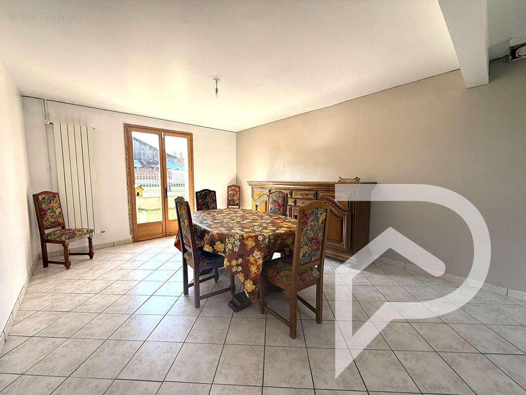 Maison à ESTREES-SAINT-DENIS