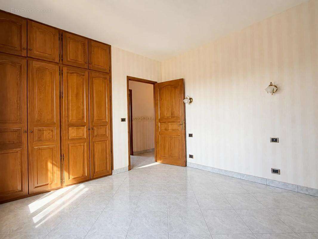 Maison plain-pied de 6 pièces de 185 m² à Eaunes - photo 6