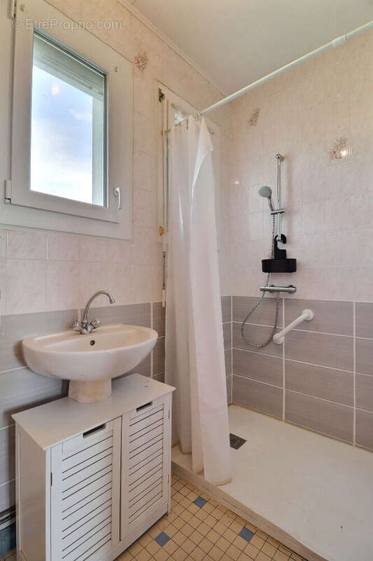 Maison à SAINT-CHRISTOPHE-LA-COUPERIE