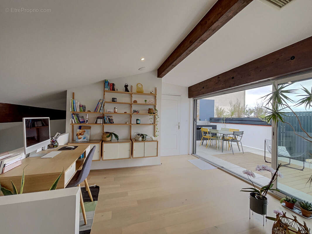 Duplex d'exception avec terrasse de 25m², spa et volumes rares - photo 17