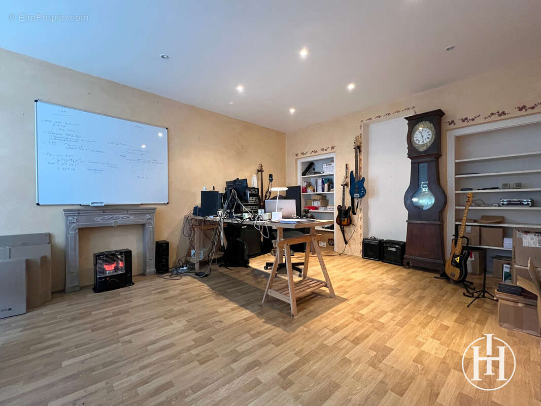 Appartement à VALLON-EN-SULLY