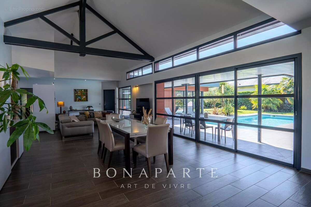 PAU Trespoey – Villa d’architecte de plain-pied – Volumes cathédrale & piscine - photo 3