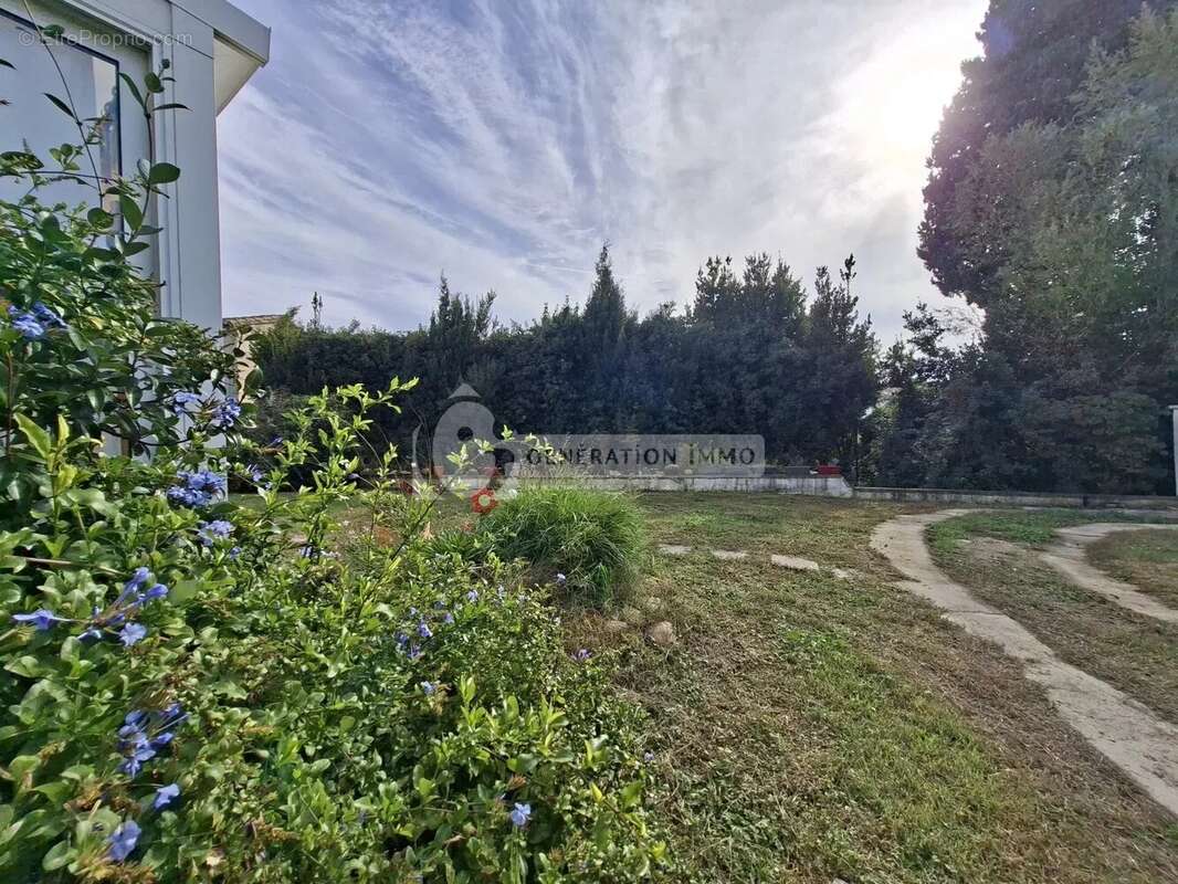 Maison à FONTVIEILLE