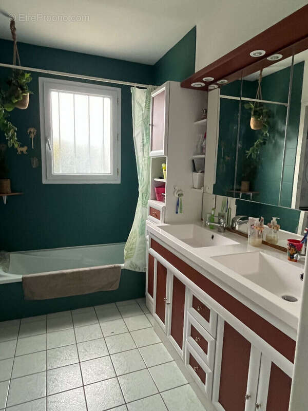 Maison à MONTREVAULT