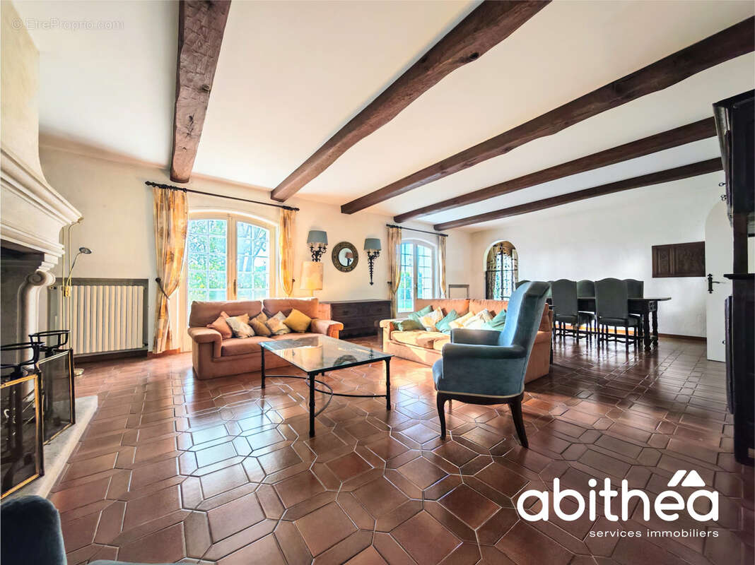 L’élégance d’une maison bourgeoise, les volumes d’une demeure familiale : 250 m2 à découvrir - photo 3