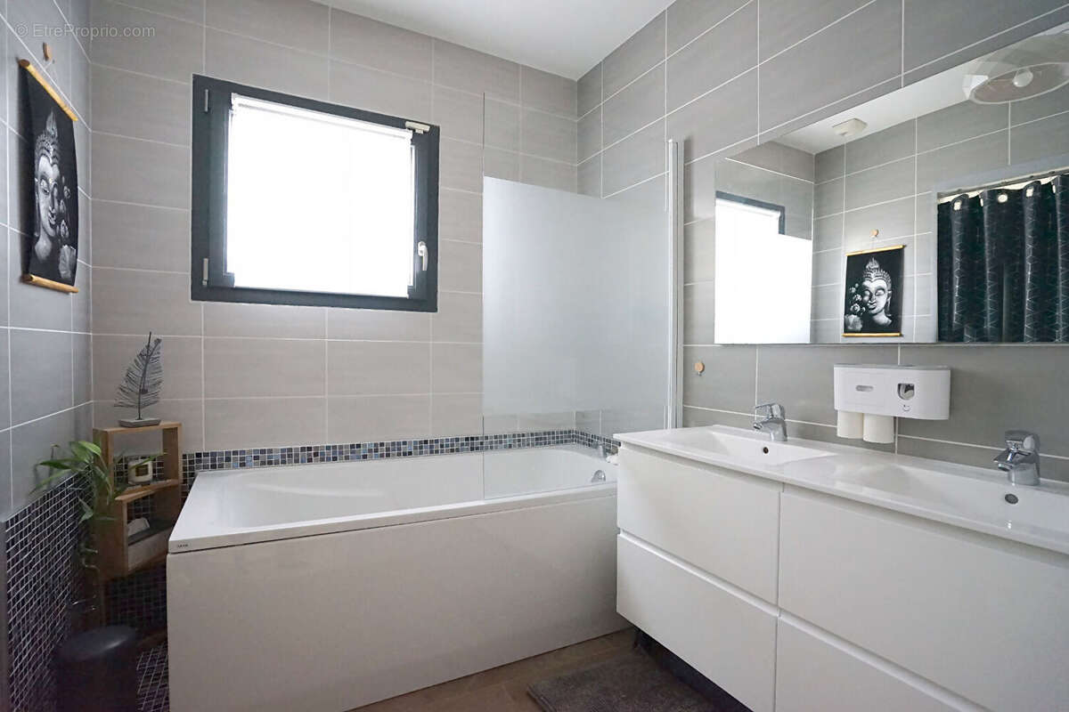 Maison à SAINT-CYR-SUR-LE-RHONE