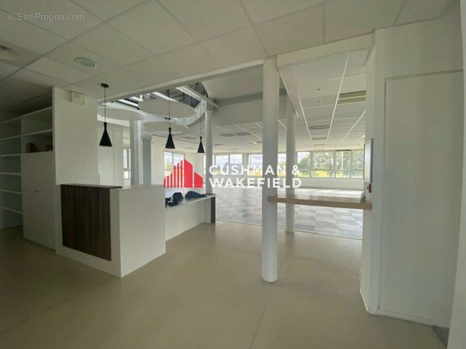 Commerce à SAINT-LYS