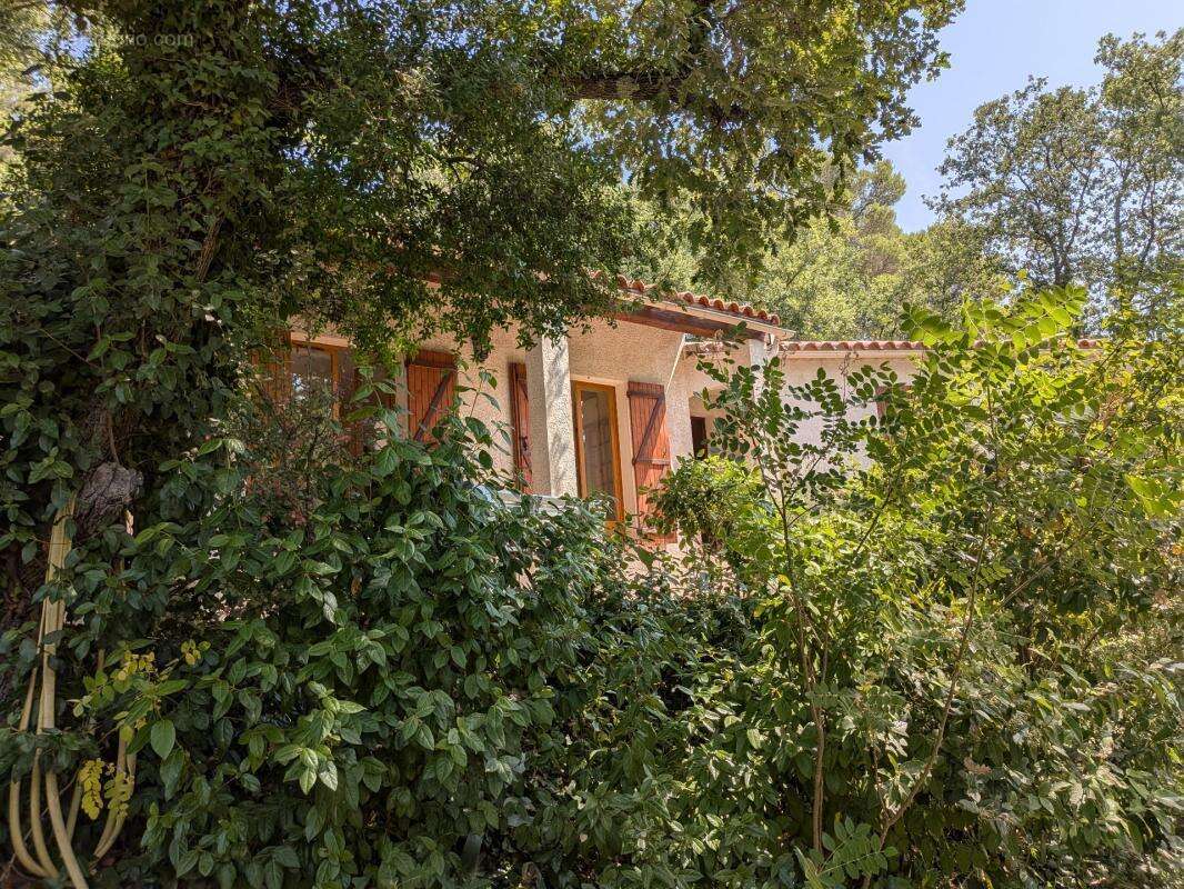 Maison de 90m2 sur jardin de 2020m2 à BESSE SUR ISSOLE (83) - photo 15
