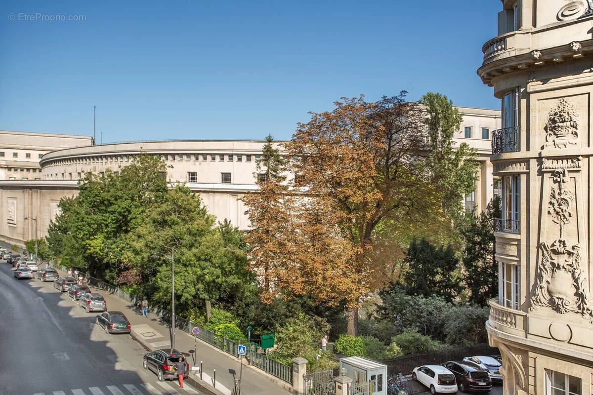 Appartement à PARIS-16E