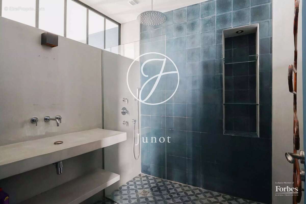 Appartement à PARIS-4E