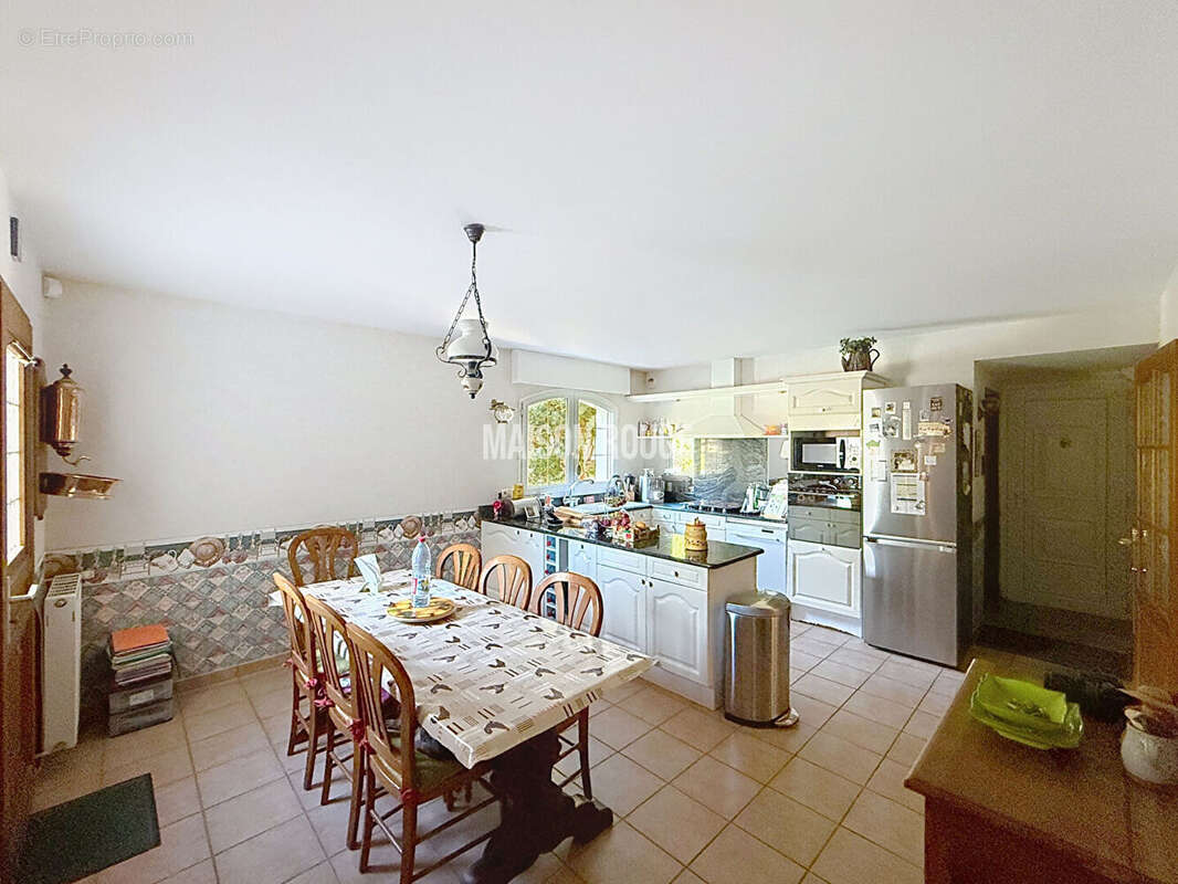 Maison 5 chambres, piscine, proche commerces et plage - photo 8