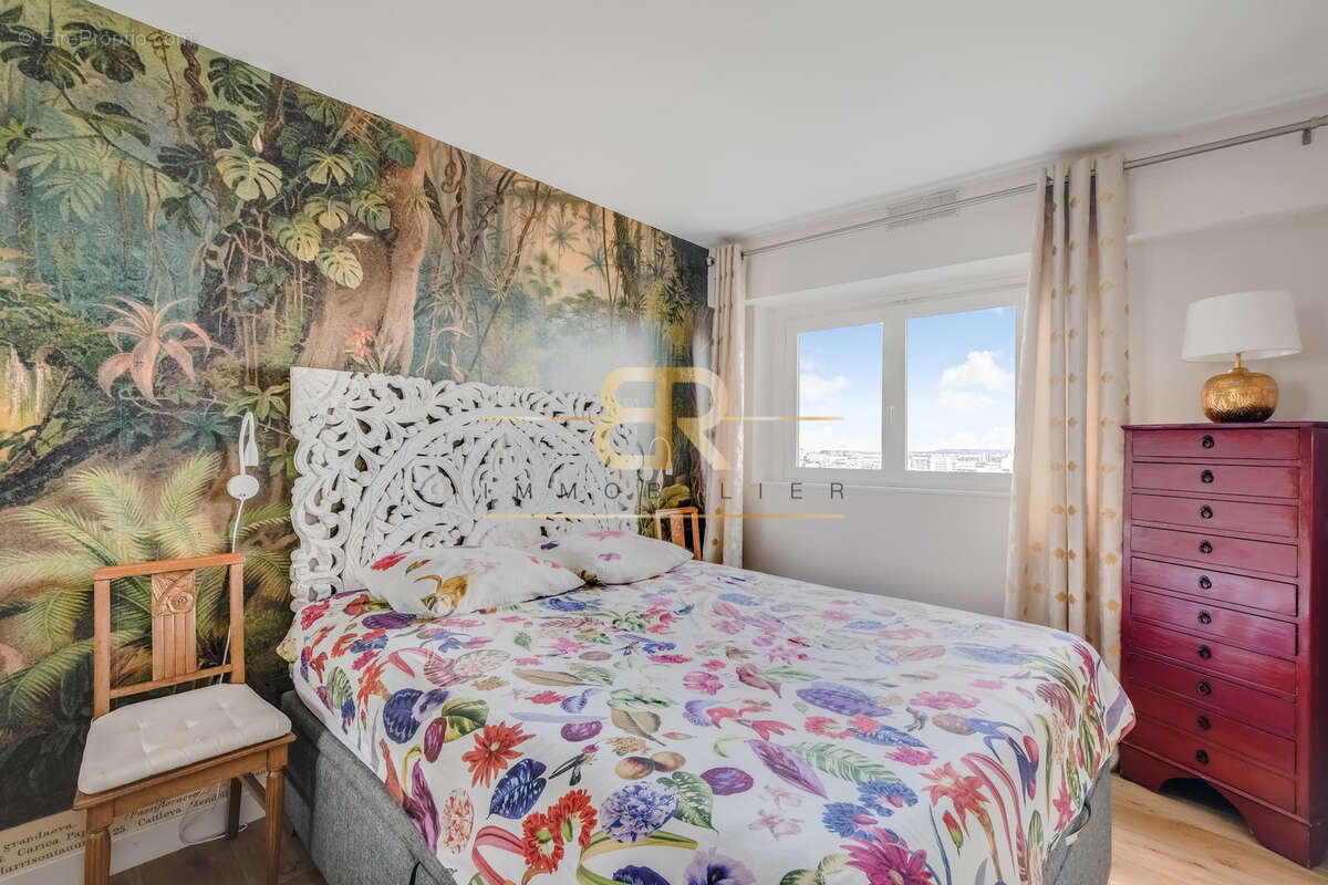 Appartement à COURBEVOIE