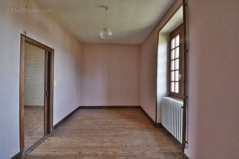 Maison à SAINT-LEGER-MAGNAZEIX