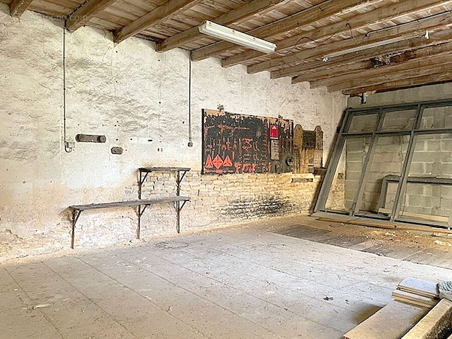 Ensemble immobilier plein centre à rénover Saint Sauveur D Aunis 409 m2 - photo 6