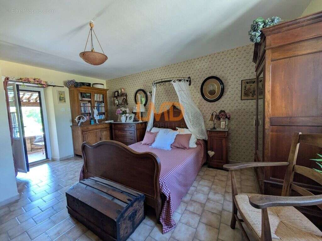 Maison en pierre 7 pièces 150m2, piscine, jardin - photo 18