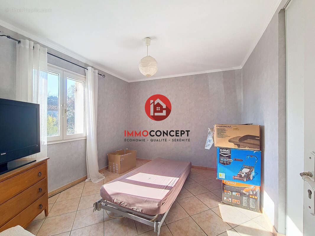 Maison à SAINT-LAURENT-DES-ARBRES