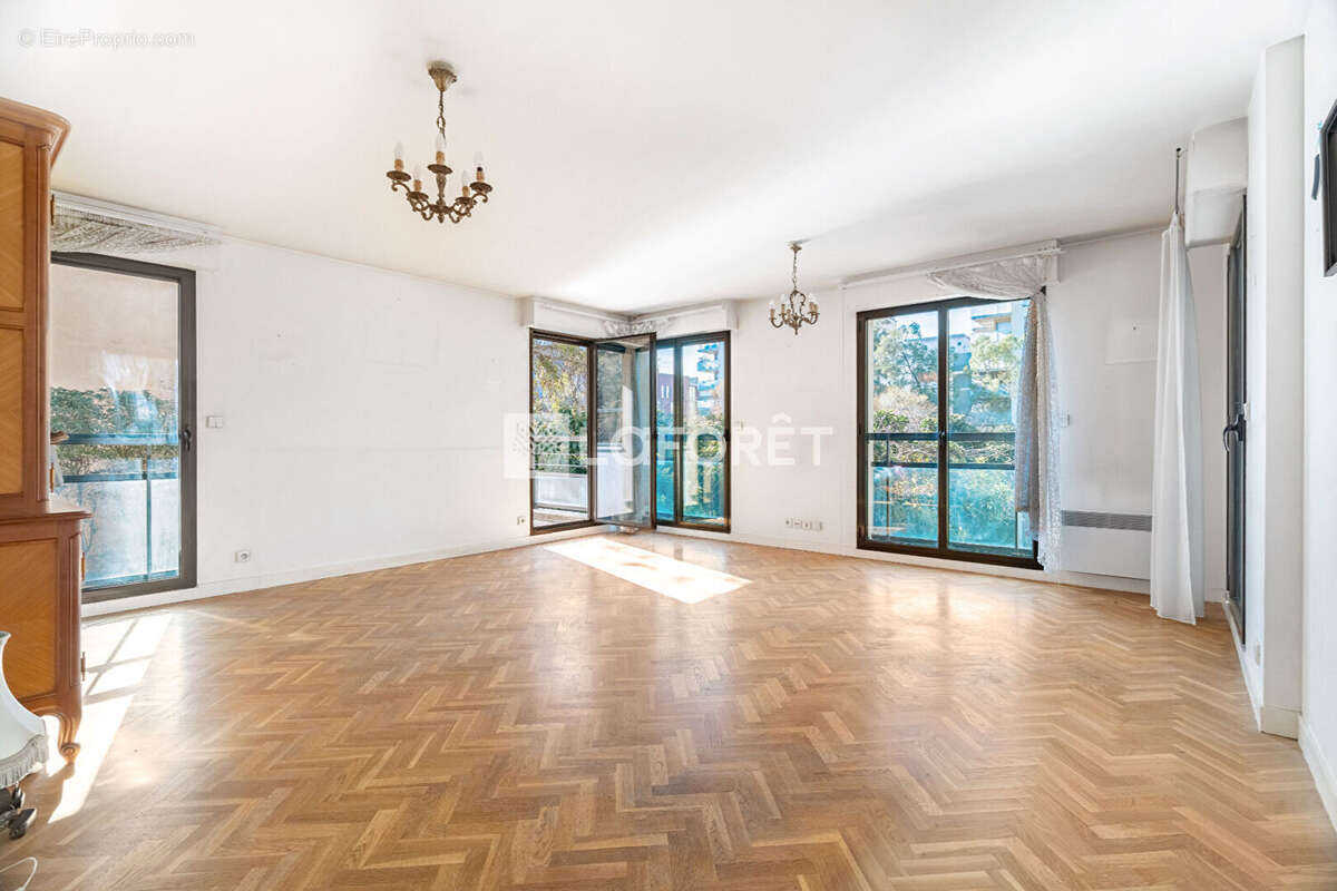 Appartement à PARIS-17E