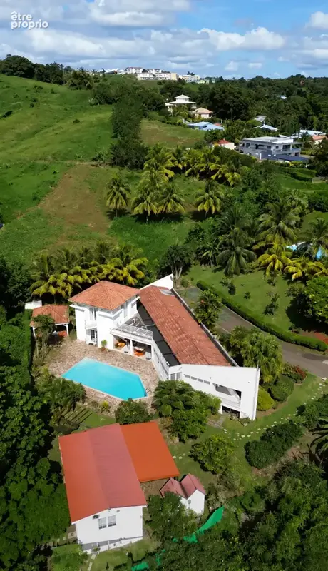 FORT-DE-FRANCE – Villa avec piscine et bungalow indépendant - photo 12