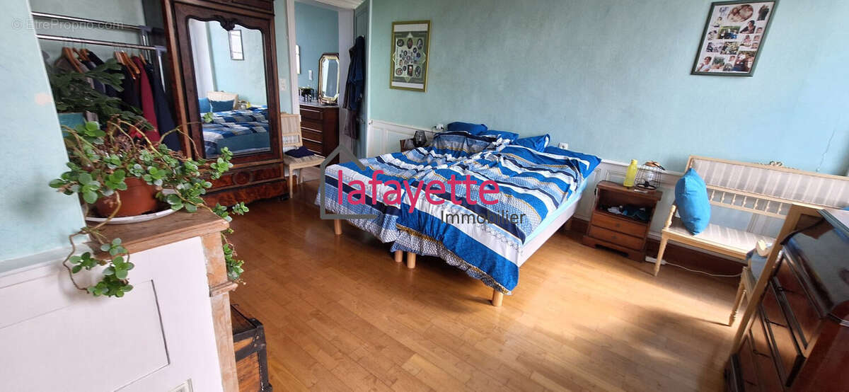 Maison à SAINT-JEAN-DE-LA-NEUVILLE