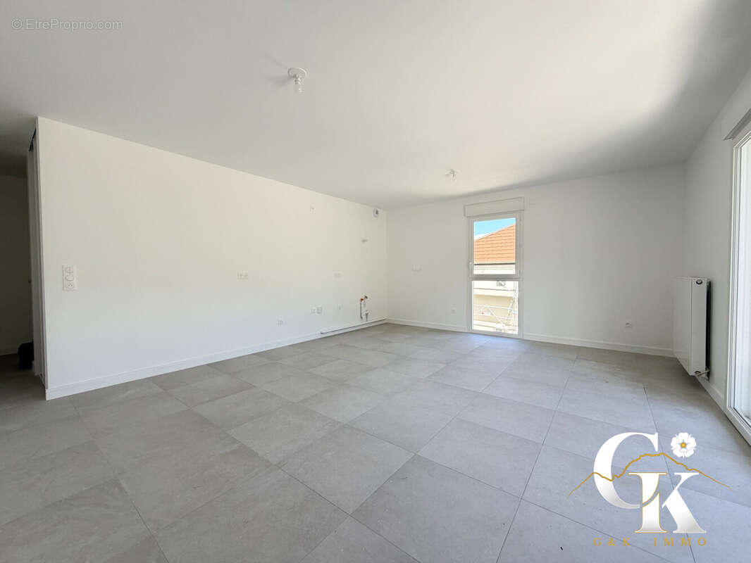 Appartement à SAINT-PAUL-DE-VARCES