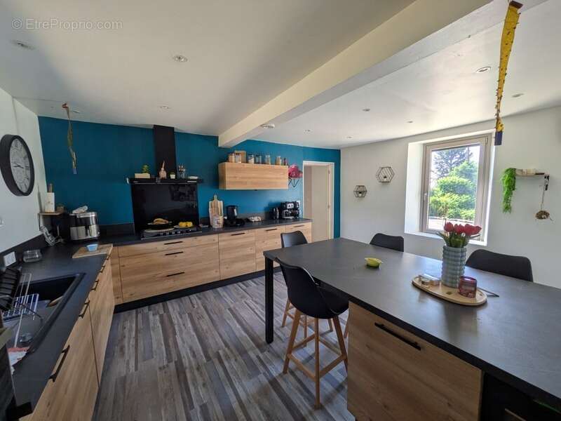 Ploërdut jolie longère rénovée de 170m² envion de 5 pièces deux garages parcelle de 2840m² environ - photo 5