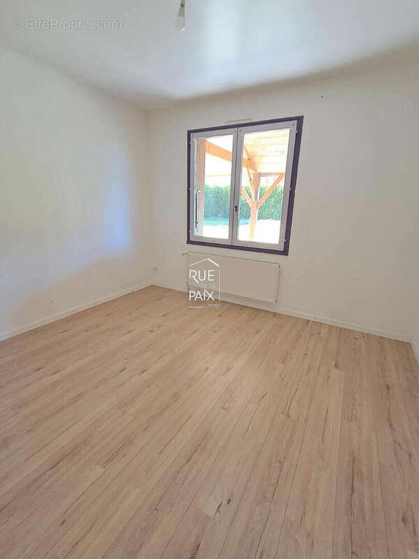 Maison sur sous sol , secteur prisé de Naintré 191.90 m2 - photo 7