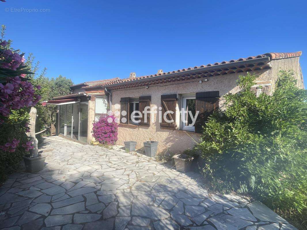 Maison à ROQUEBRUNE-SUR-ARGENS