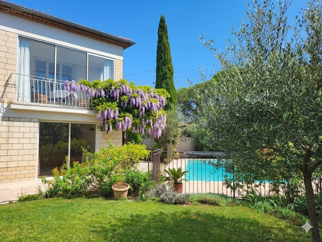 Maison à VILLENEUVE-LES-AVIGNON