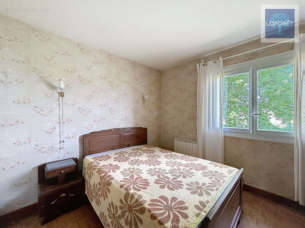 Maison familiale au calme ? 3 chambres, garages et grand jardin arboré - photo 4