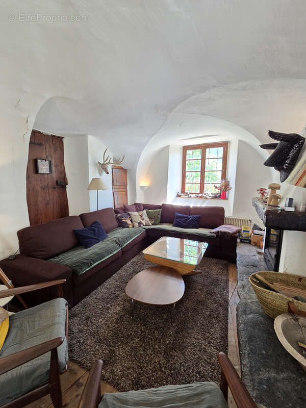Maison à ENCHASTRAYES