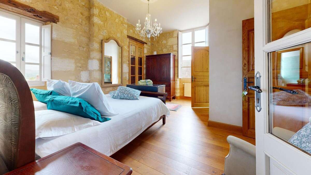 Maisondecaractereentierementrenoveedequatrechambre - Maison à SAINT-CYPRIEN