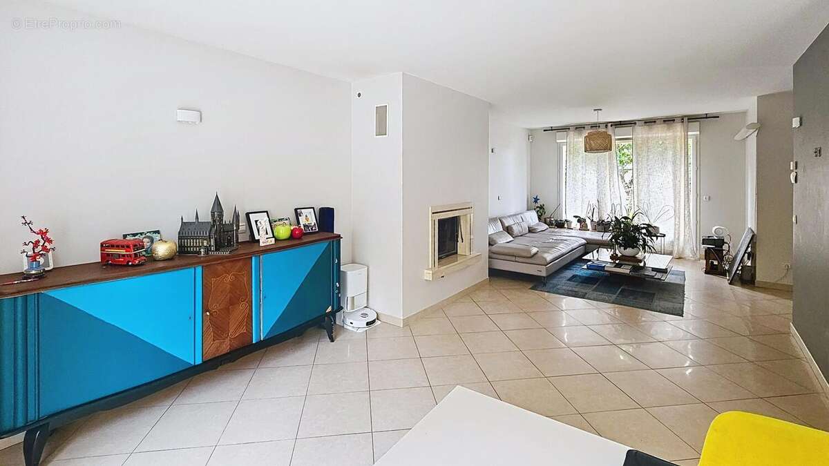 Maison 185 m² à La Ville-Du-Bois  - photo 2