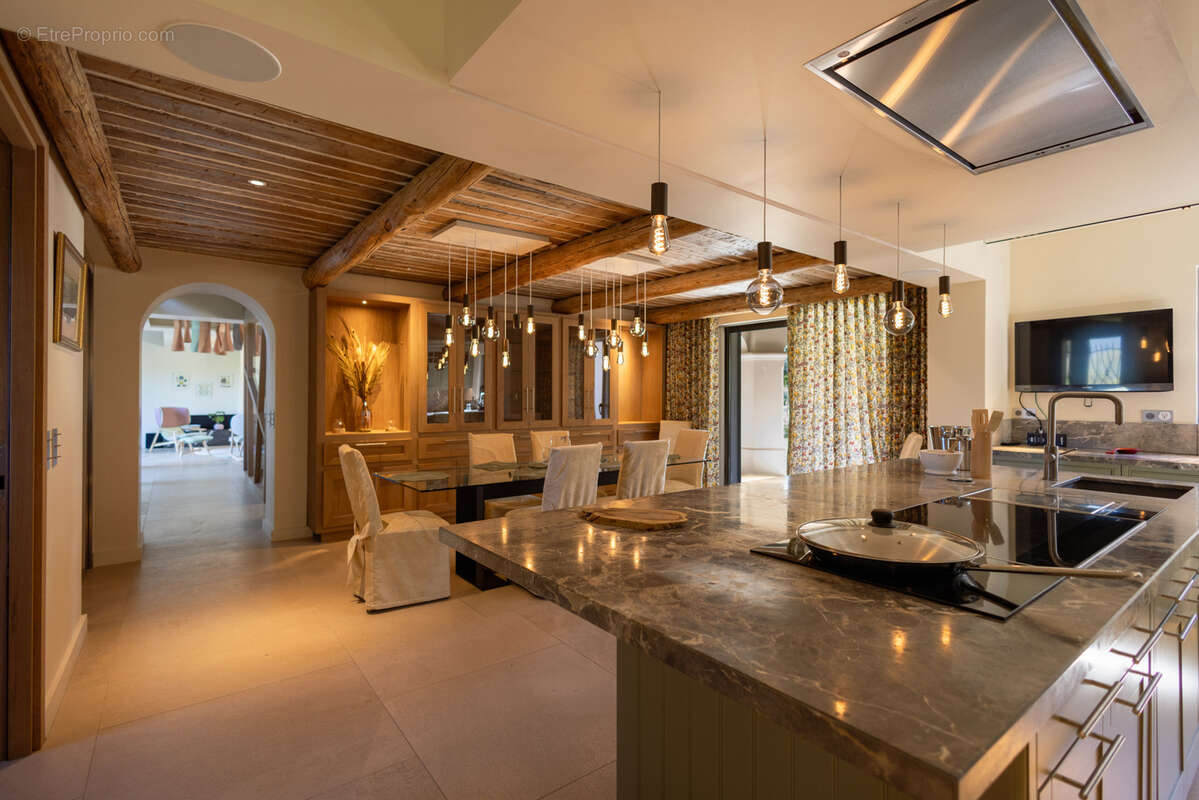 Maison à VALBONNE