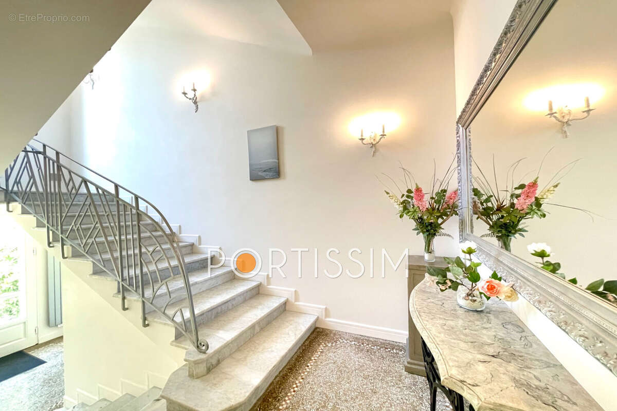 Maison à SAINT-LAURENT-DU-VAR