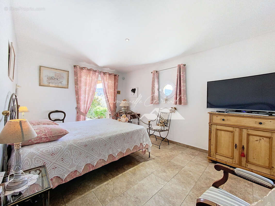 Maison à SAINT-JEAN-DU-BRUEL