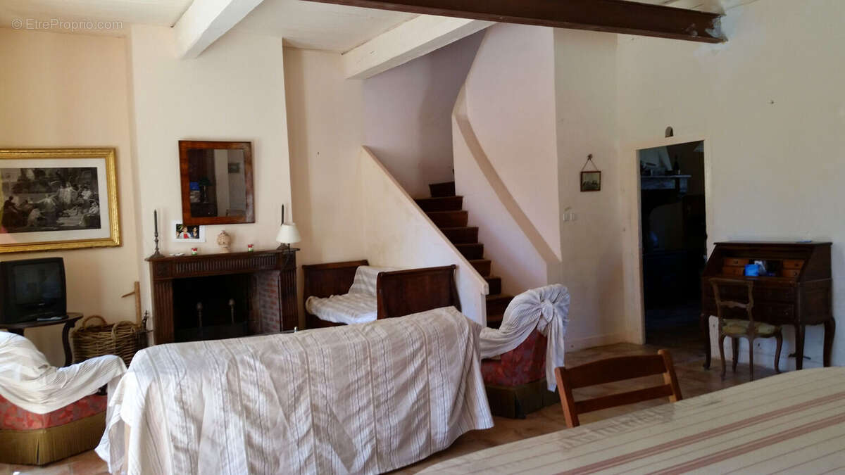 Domaine viticole avec maison de maître d'env. 850m2 habitables et 77 Hectares de terres - photo 15