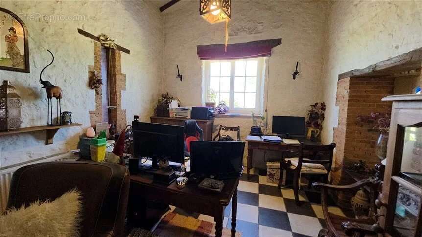 Maison à SAINT-MARTIAL-SUR-ISOP