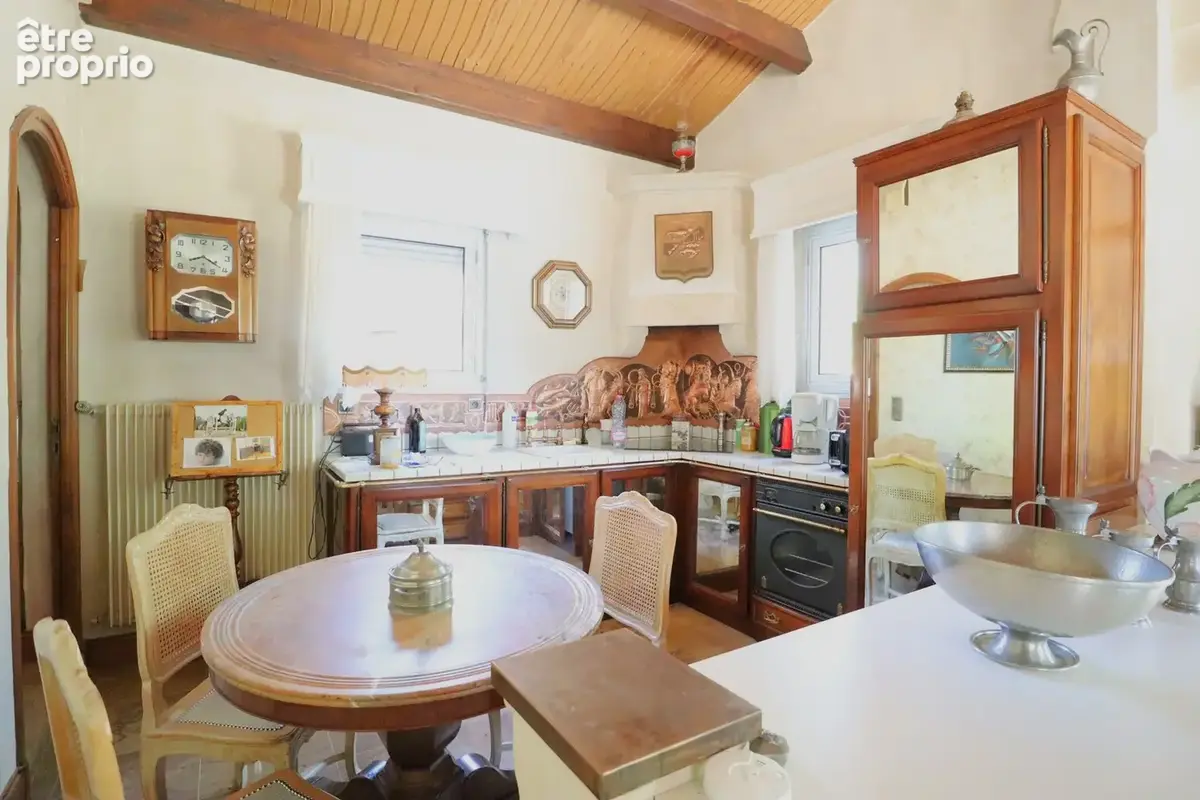 Centre Bourg, Maison offrant 4 CH, 2 SDE, 3 WC, sur 3000 m2 - photo 11