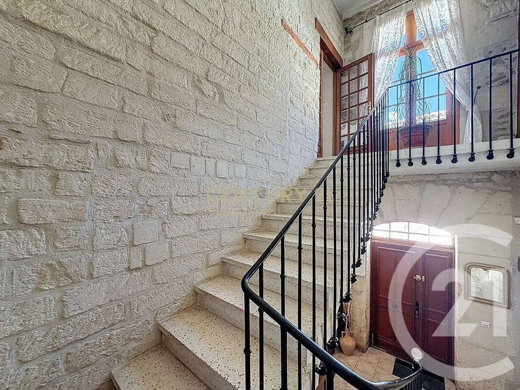 Maison 179 m² à Saussan  - photo 3