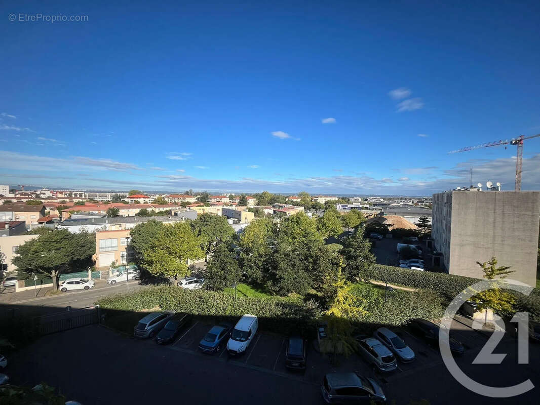 Appartement à MEYZIEU