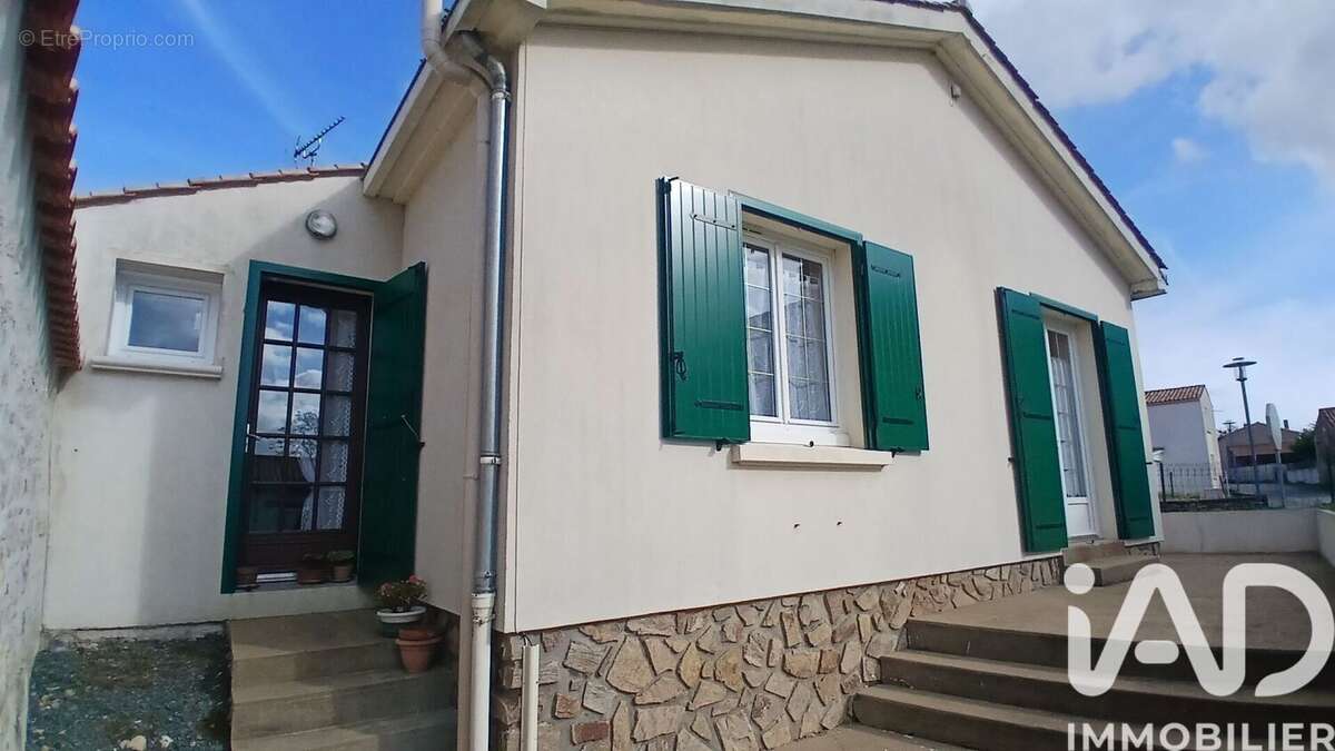 Maison 97 m² à Saint-Jean-De-Beugne  - photo 4