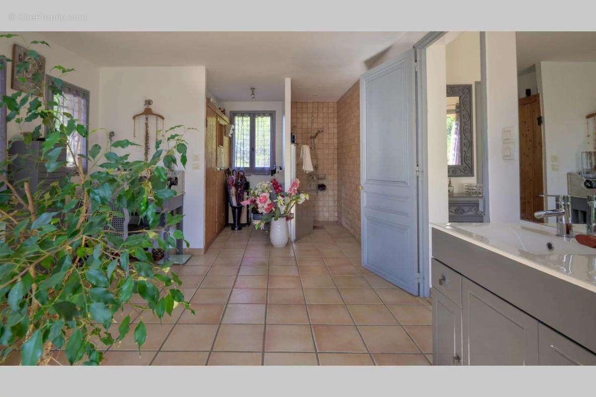 Maison 265 m² à Rognes  - photo 19