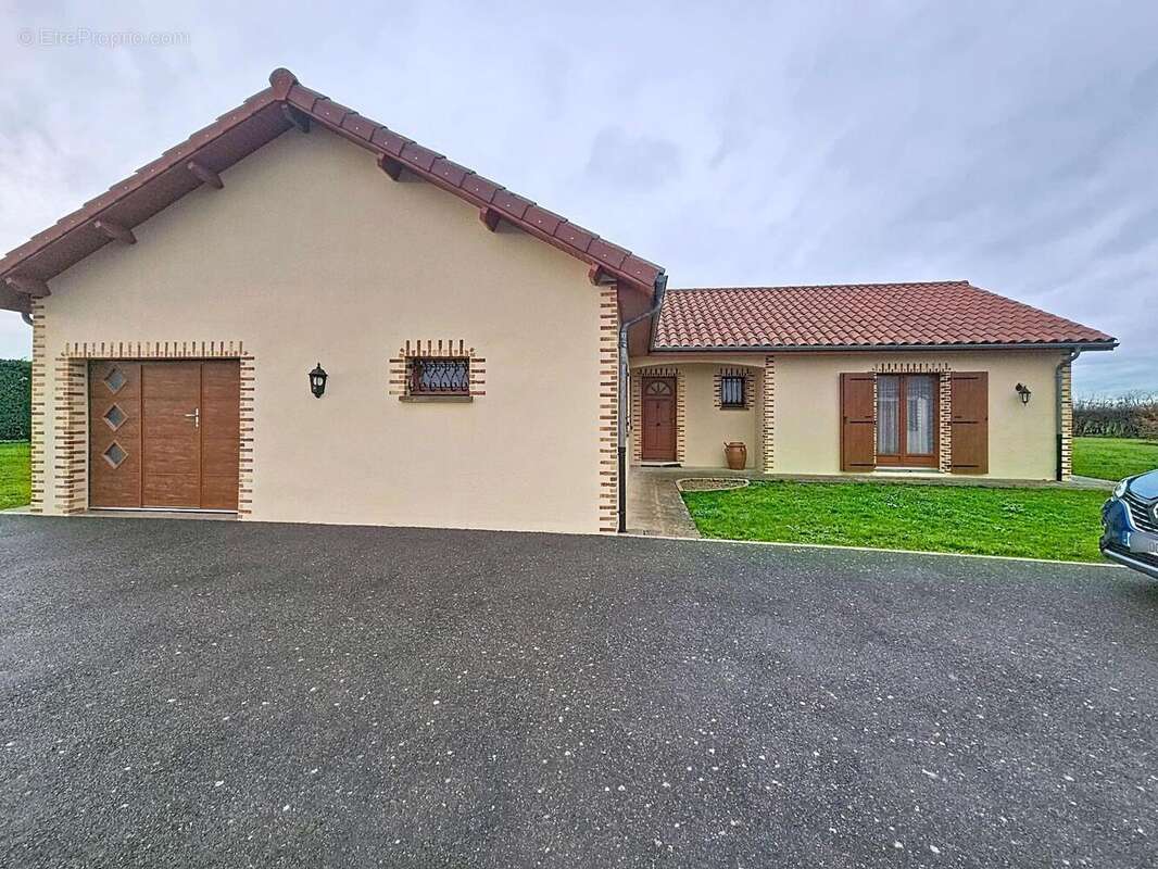   - Maison à SAINT-PONT