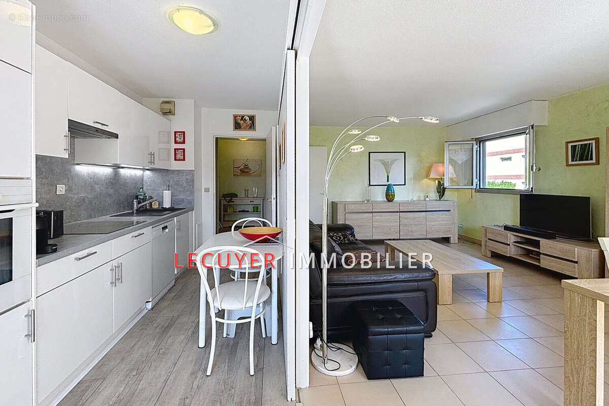 Appartement à VALLAURIS