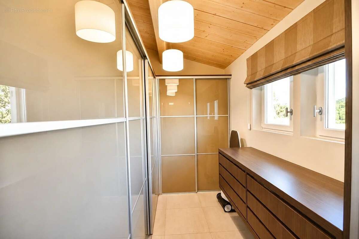 Domaine de terre blanche tourrettes - belle villa de 259 m² terrain 2756 m² - photo 15