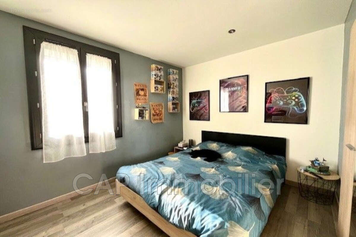 Maison à SAINT-LAURENT-DE-LA-SALANQUE