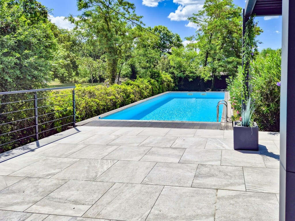 Maison familiale contemporaine de 170 m2 avec piscine, garage et grand sous-sol sur 900 m2 - photo 8