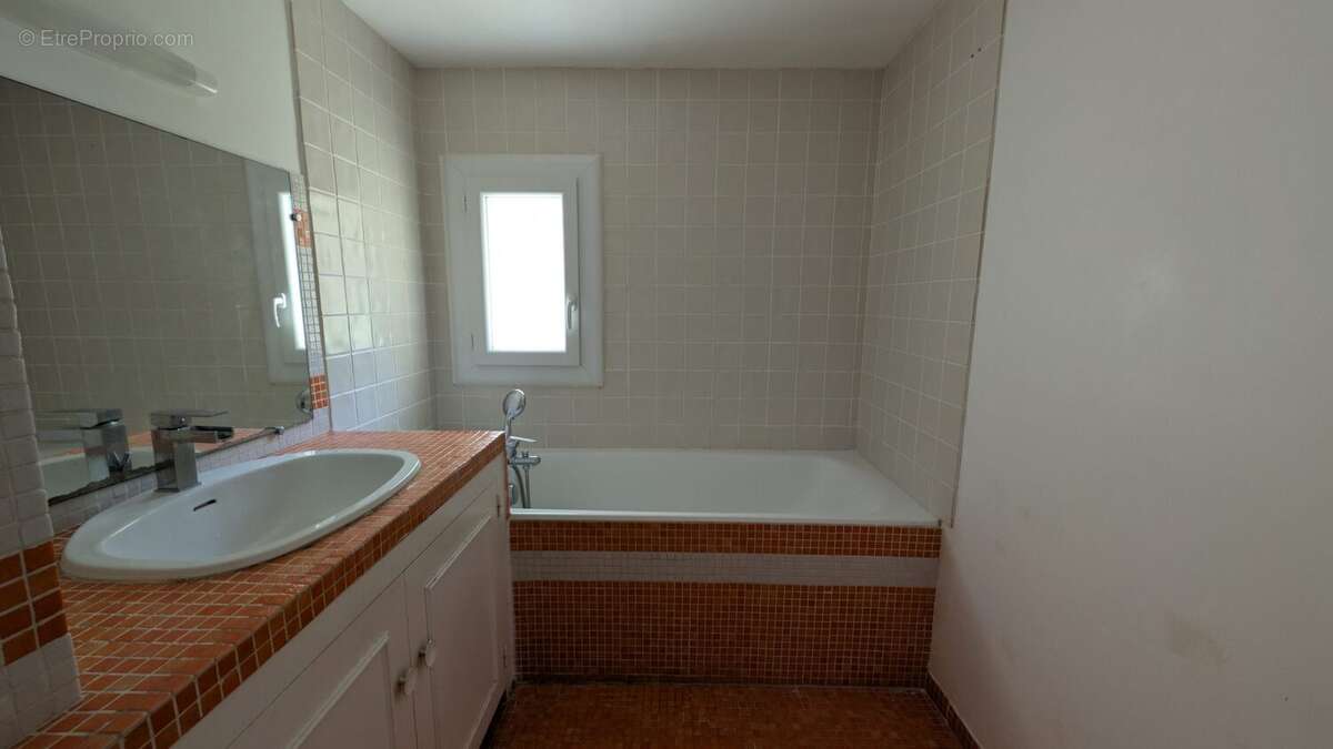 Maison 174 m² à Saint-Clement-De-Riviere  - photo 5